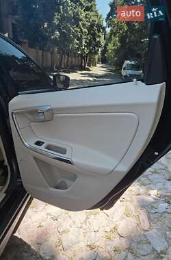 Внедорожник / Кроссовер Volvo XC60 2012 в 