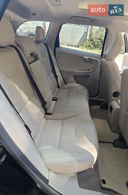 Внедорожник / Кроссовер Volvo XC60 2012 в 