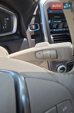 Внедорожник / Кроссовер Volvo XC60 2012 в 