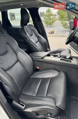 Позашляховик / Кросовер Volvo XC60 2022 в 