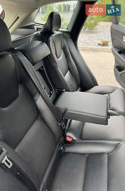 Позашляховик / Кросовер Volvo XC60 2022 в 