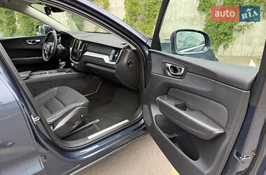 Внедорожник / Кроссовер Volvo XC60 2019 в 