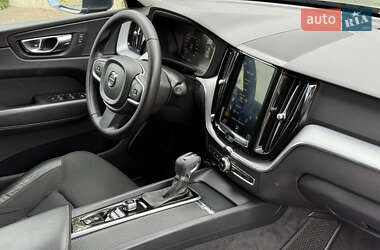 Внедорожник / Кроссовер Volvo XC60 2019 в 