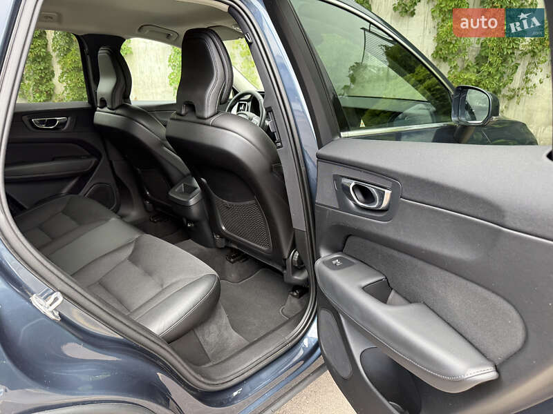 Внедорожник / Кроссовер Volvo XC60 2019 в Ровно