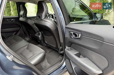 Внедорожник / Кроссовер Volvo XC60 2019 в 