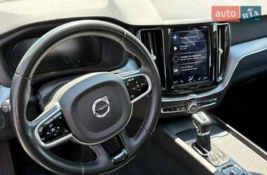 Позашляховик / Кросовер Volvo XC60 2019 в 