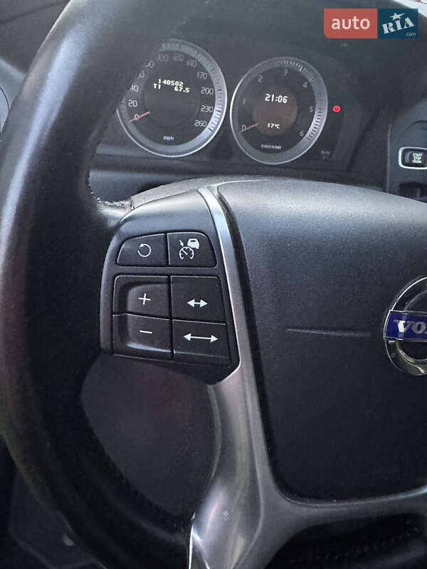 Внедорожник / Кроссовер Volvo XC60 2011 в Киеве