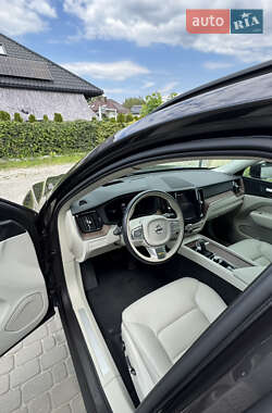 Внедорожник / Кроссовер Volvo XC60 2021 в 
