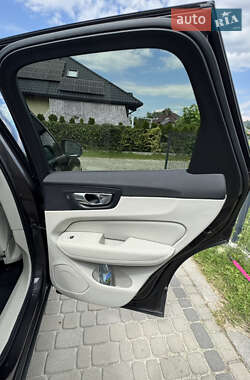 Внедорожник / Кроссовер Volvo XC60 2021 в 