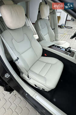 Внедорожник / Кроссовер Volvo XC60 2021 в 