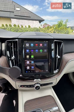 Внедорожник / Кроссовер Volvo XC60 2021 в 