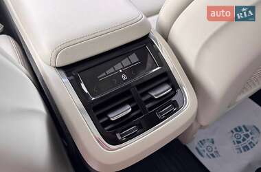Внедорожник / Кроссовер Volvo XC60 2021 в 