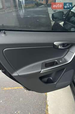Внедорожник / Кроссовер Volvo XC60 2012 в 
