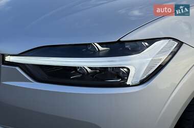 Внедорожник / Кроссовер Volvo XC60 2020 в 