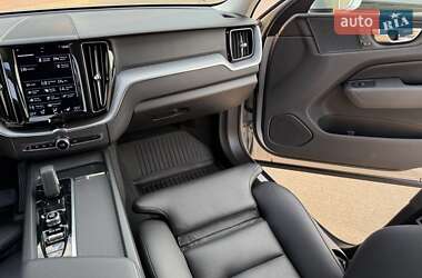 Внедорожник / Кроссовер Volvo XC60 2020 в 