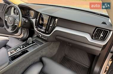 Внедорожник / Кроссовер Volvo XC60 2020 в 