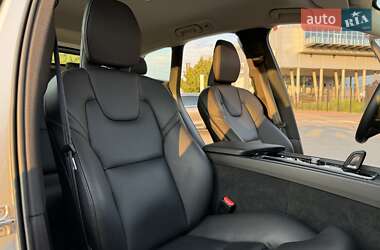 Внедорожник / Кроссовер Volvo XC60 2020 в 