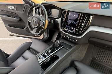 Внедорожник / Кроссовер Volvo XC60 2020 в 
