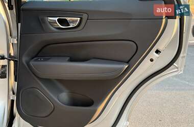 Внедорожник / Кроссовер Volvo XC60 2020 в 