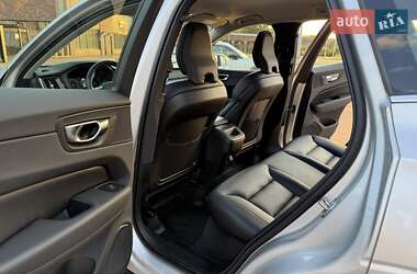 Внедорожник / Кроссовер Volvo XC60 2020 в 