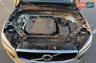 Внедорожник / Кроссовер Volvo XC60 2020 в 