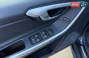 Внедорожник / Кроссовер Volvo XC60 2016 в 