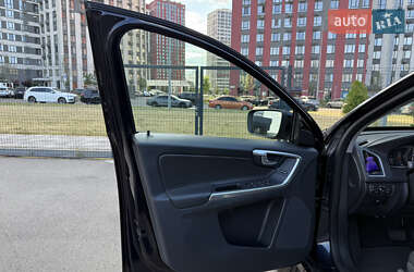Внедорожник / Кроссовер Volvo XC60 2016 в 