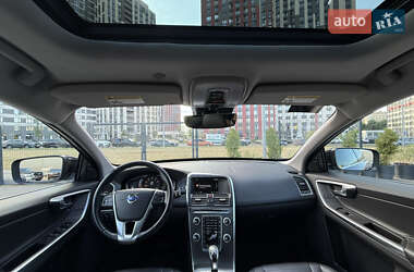 Внедорожник / Кроссовер Volvo XC60 2016 в 