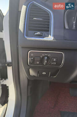 Внедорожник / Кроссовер Volvo XC60 2016 в 