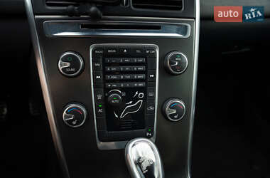 Внедорожник / Кроссовер Volvo XC60 2013 в 