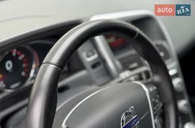 Внедорожник / Кроссовер Volvo XC60 2015 в 