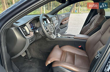 Внедорожник / Кроссовер Volvo XC60 2021 в 