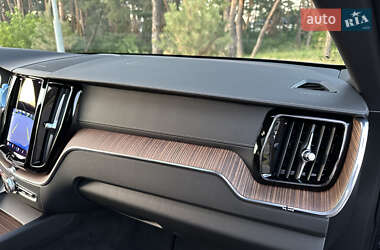 Внедорожник / Кроссовер Volvo XC60 2021 в 