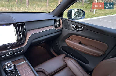 Внедорожник / Кроссовер Volvo XC60 2021 в 