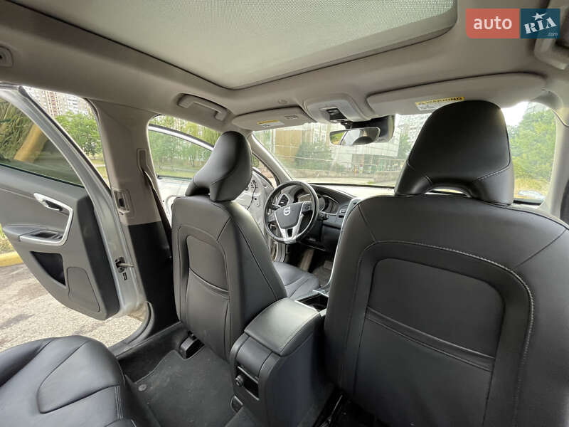 Позашляховик / Кросовер Volvo XC60 2015 в Києві