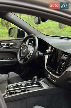 Внедорожник / Кроссовер Volvo XC60 2021 в 