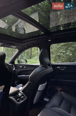 Внедорожник / Кроссовер Volvo XC60 2021 в 