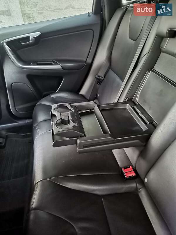 Внедорожник / Кроссовер Volvo XC60 2015 в Киеве