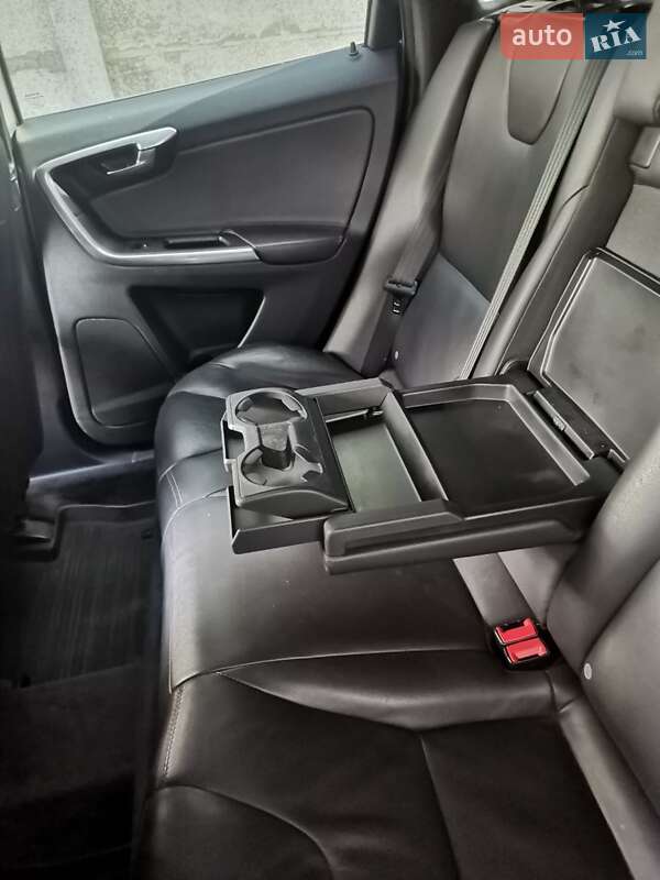 Внедорожник / Кроссовер Volvo XC60 2015 в Киеве