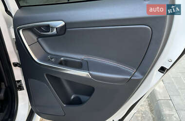 Внедорожник / Кроссовер Volvo XC60 2016 в 
