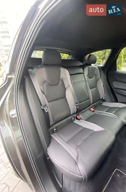 Внедорожник / Кроссовер Volvo XC60 2020 в 