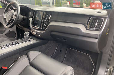Внедорожник / Кроссовер Volvo XC60 2020 в 