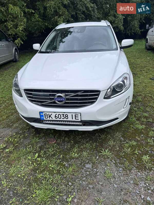 Внедорожник / Кроссовер Volvo XC60 2017 в 