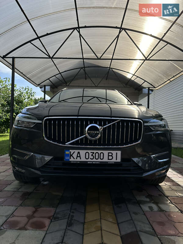Внедорожник / Кроссовер Volvo XC60 2017 в 