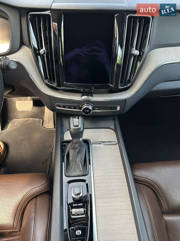 Позашляховик / Кросовер Volvo XC60 2017 в Києві