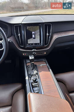 Внедорожник / Кроссовер Volvo XC60 2017 в 