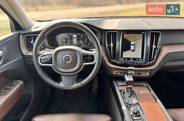 Внедорожник / Кроссовер Volvo XC60 2017 в 