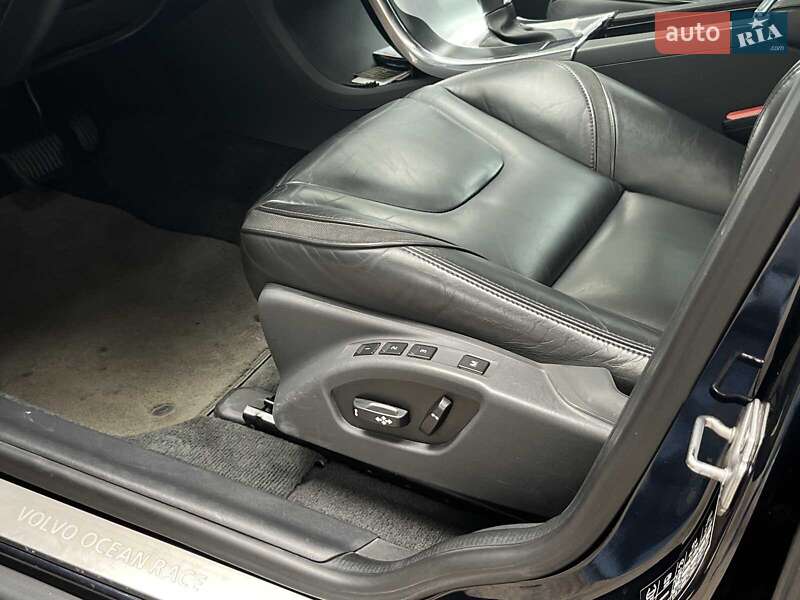 Внедорожник / Кроссовер Volvo XC60 2016 в Киеве