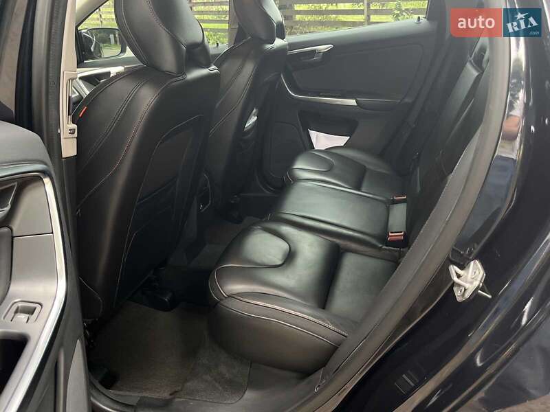 Внедорожник / Кроссовер Volvo XC60 2016 в Киеве