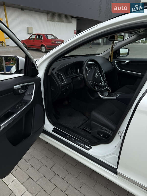 Внедорожник / Кроссовер Volvo XC60 2014 в Ровно
